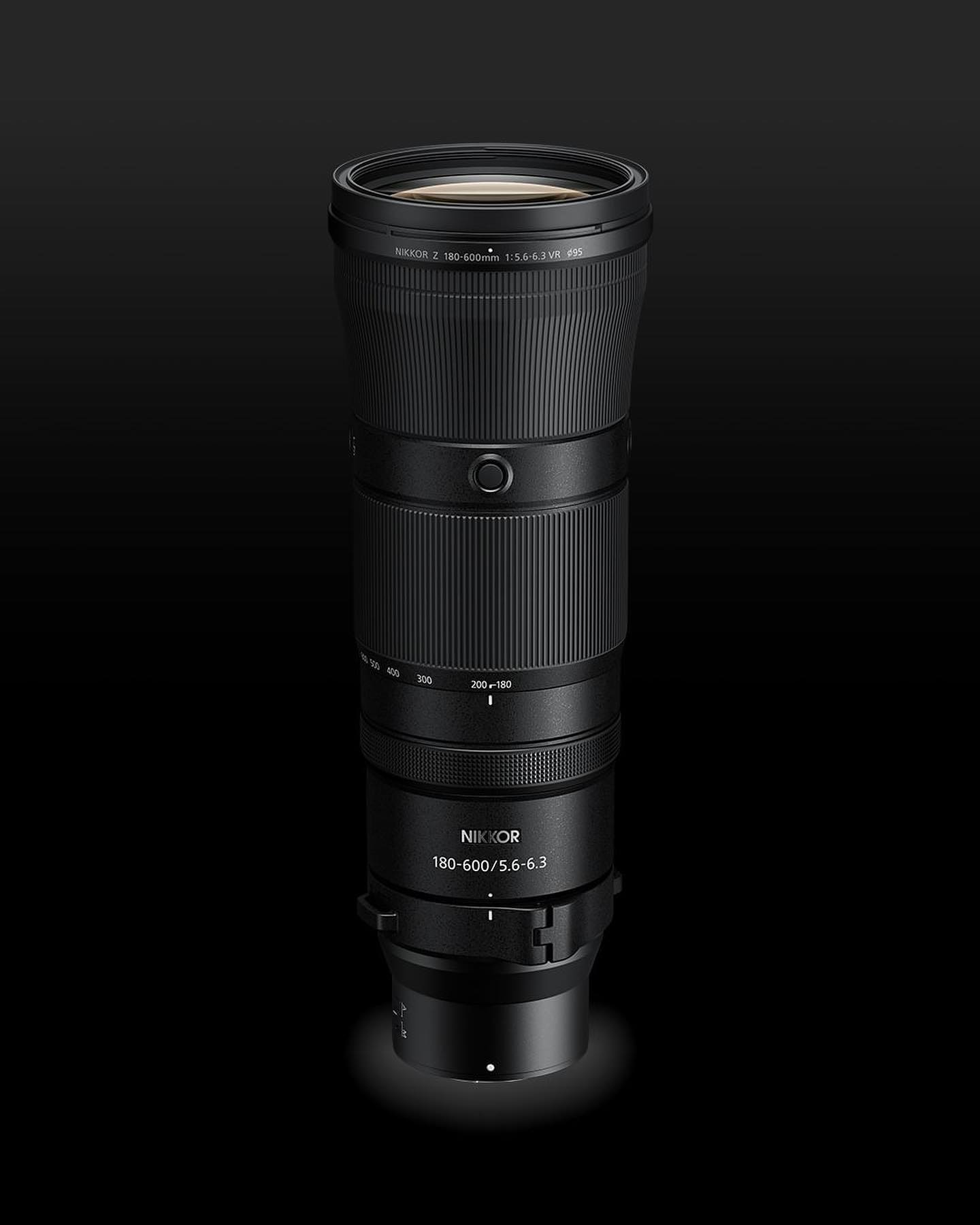 La date de sortie officielle de l'objectif Nikkor Z 180-600mm f/5.6-6.3 VR est le 17 août